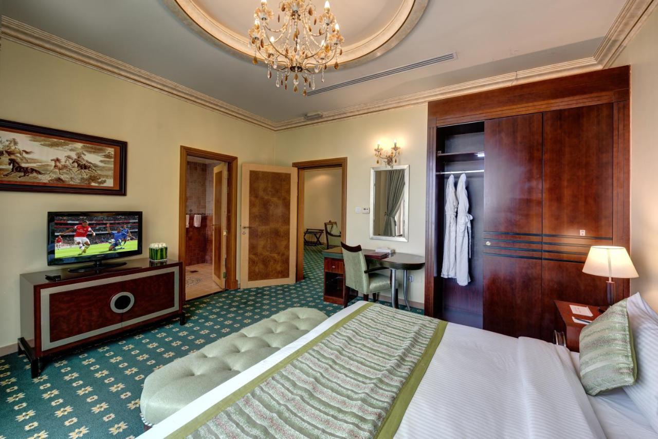 Sahara Beach Resort & Spa Sharjah Exterior foto A room at the hotel