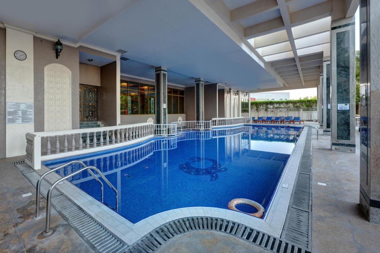 Sahara Beach Resort & Spa Sharjah Exterior foto Swimming pool at the hotel