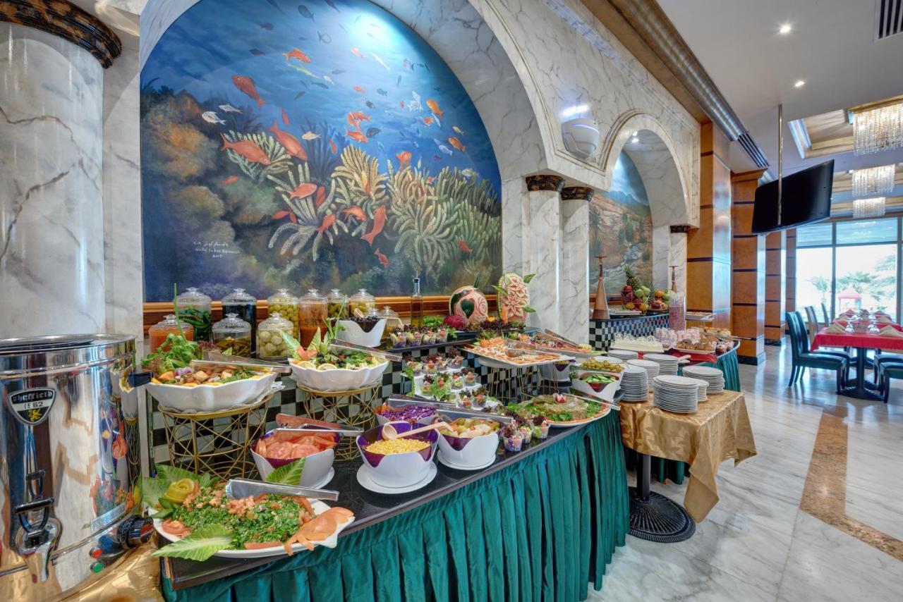 Sahara Beach Resort & Spa Sharjah Exterior foto A buffet at a hotel