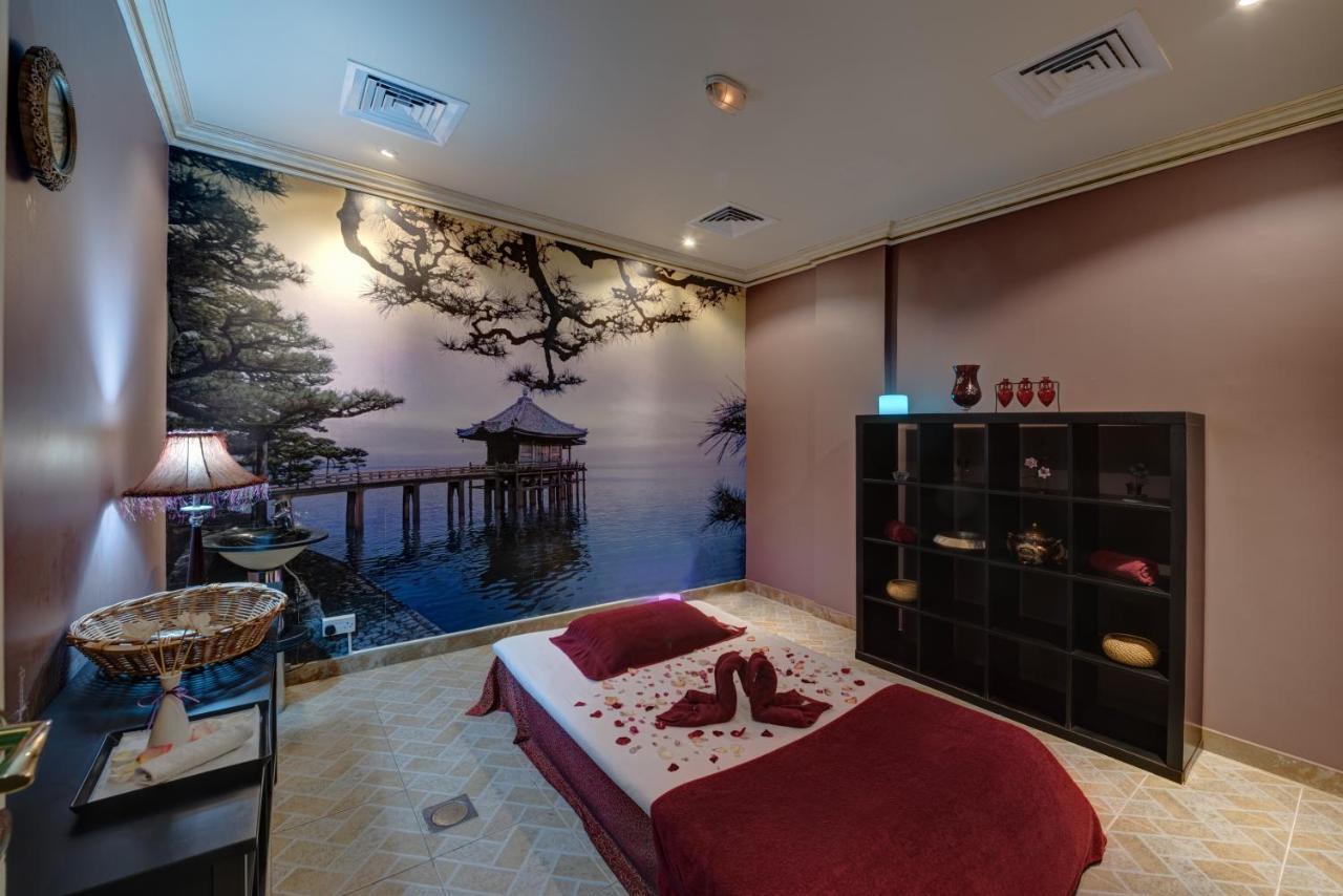 Sahara Beach Resort & Spa Sharjah Exterior foto A massage room at a spa