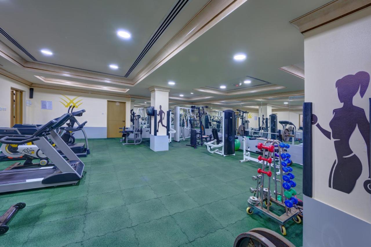 Sahara Beach Resort & Spa Sharjah Exterior foto The gym at the hotel