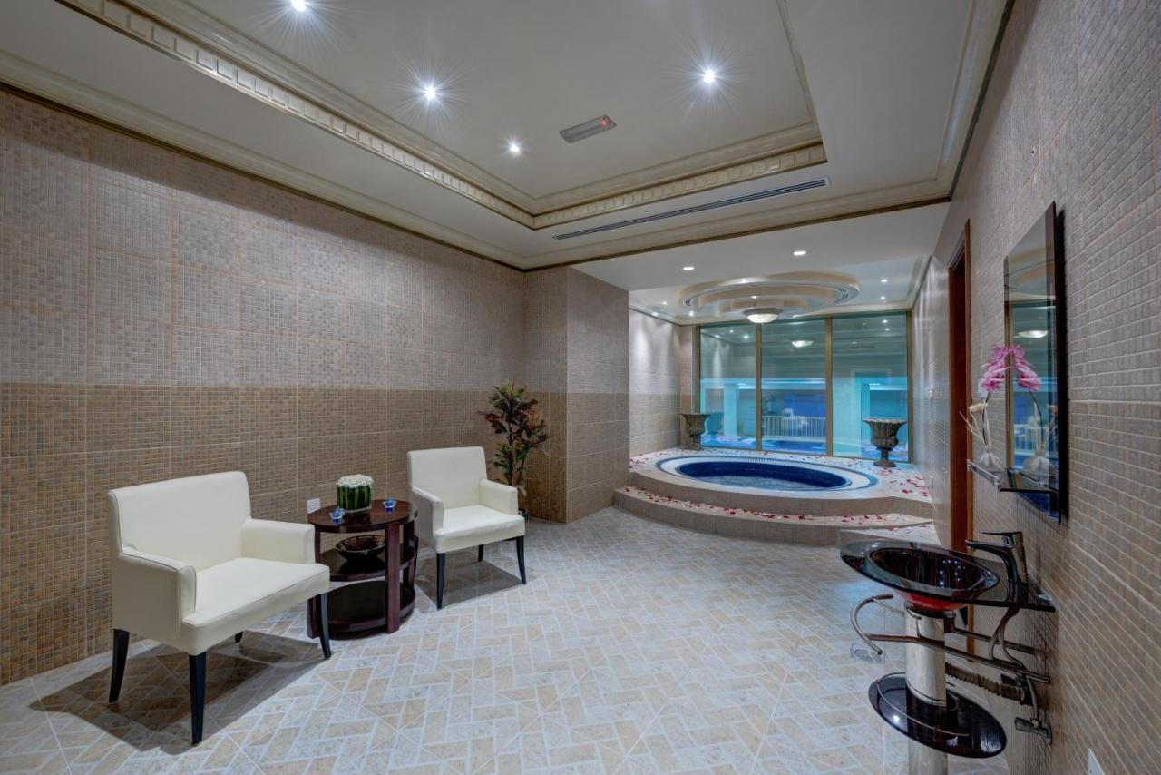 Sahara Beach Resort & Spa Sharjah Exterior foto A modern bathroom