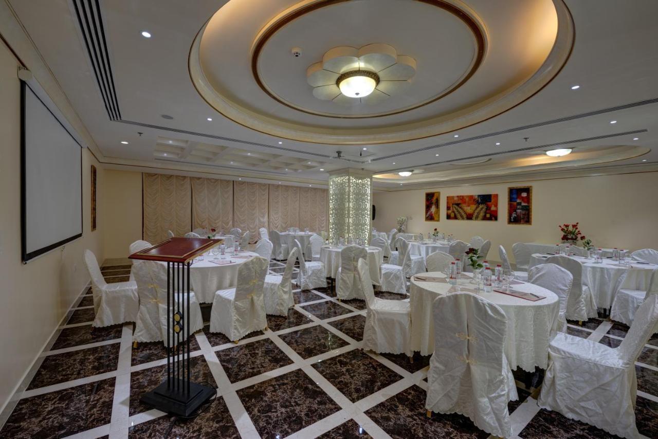 Sahara Beach Resort & Spa Sharjah Exterior foto The ballroom at the hotel